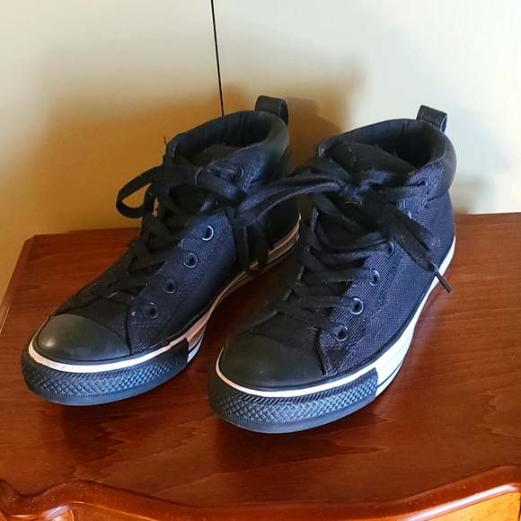 Converse - Picture 1 of 4